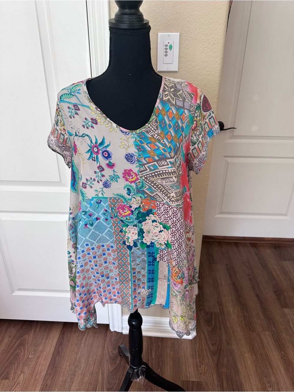 JOHNNY WAS Multicolor Floral Patchwork Short Sleeve Tunic, 100 % Silk - S